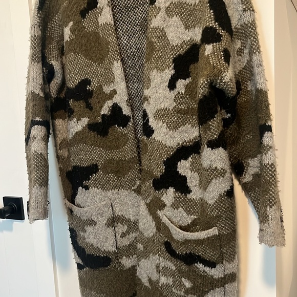 Anthropologie Camo Cardigan Sweater size small - Picture 3 of 4